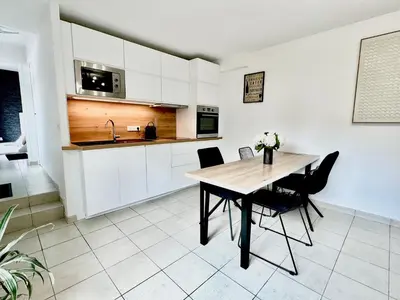 Cuisine ou kitchenette dans l'établissement Le Cubry : Appart hyper-centre avec une place de parking