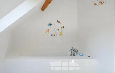 Salle de bains dans l'établissement 3 Bedroom Stunning Home In Roisel