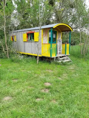 Jardin de l'établissement Roulotte de l'Aubetin