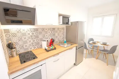 Cuisine ou kitchenette dans l'établissement KASA SAINT QUENTIN - Tout équipé & Cosy