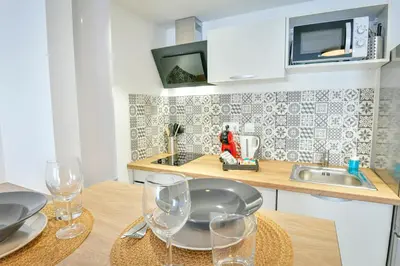 Cuisine ou kitchenette dans l'établissement KASA SAINT QUENTIN - Tout équipé & Cosy