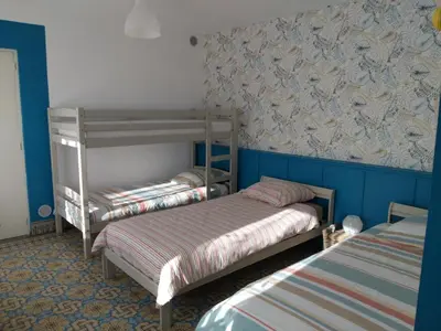 Un ou plusieurs lits dans un hébergement de l'établissement Charmante maison avec cheminée, grand jardin et boxe chevaux