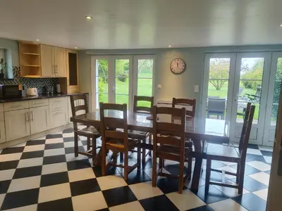 Cuisine ou kitchenette dans l'établissement Gîte la bocagère