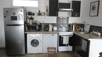 Cuisine ou kitchenette dans l'établissement 10km to Disneyland - Terrace Parking & Sleeps 4