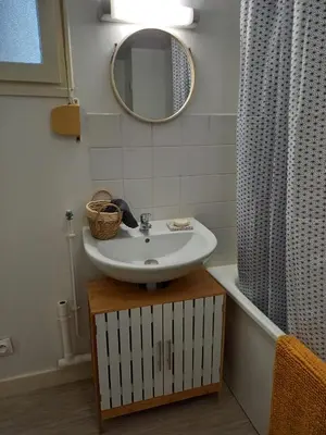 Salle de bains dans l'établissement Appart plein centre, balcon - 4 personnes