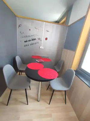 Coin salon dans l'établissement Studio indépendant accès direct autonome.
