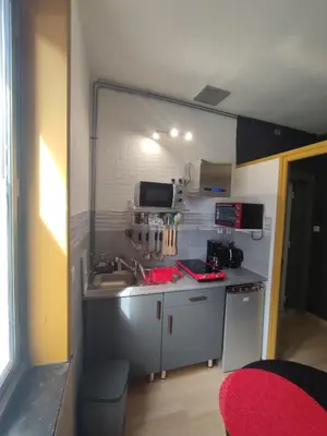 Cuisine ou kitchenette dans l'établissement Studio indépendant accès direct autonome.