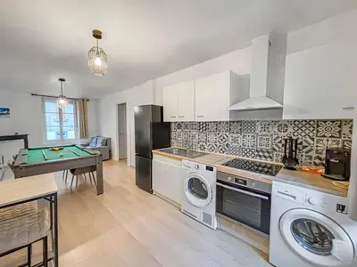 Cuisine ou kitchenette dans l'établissement Évasion détente avec Jacuzzi Sauna & Billard