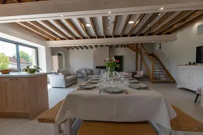 Coin salon dans l'établissement GITE ENTRE TERRES ET VIGNES à la ferme avec SPA privatif en CHAMPAGNE à une heure de Paris