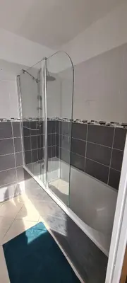 Salle de bains dans l'établissement CHALET ANTLANA maison chaleureuse