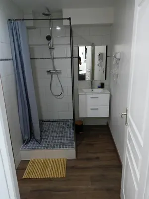 Salle de bains dans l'établissement Chambre indépendante en plein centre Ville