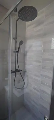 Salle de bains dans l'établissement **Studio Holidays** Centre ville 20 m2
