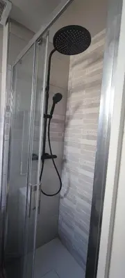 Salle de bains dans l'établissement **Studio Holidays** Centre ville 20 m2