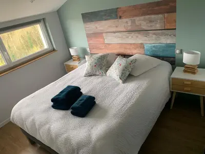 Un ou plusieurs lits dans un hébergement de l'établissement Le Relais de la Fontaine & Jacuzzi