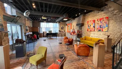 Coin salon dans l'établissement L’Artelier dans ma cour