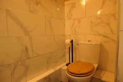 Salle de bains dans l'établissement Île aux Palmiers Appartement familial proche Disneyland