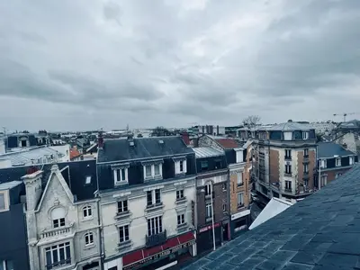 Vue générale sur Reims ou vue de la ville depuis l'appartement
