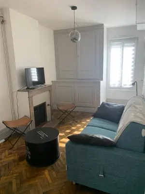 Télévision ou salle de divertissement dans l'établissement À la croisée des Louvières - Le Mesnil sur Oger