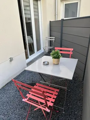 Balcon ou terrasse dans l'établissement Le Sacré - CENTRE - Cour privative - PARKING