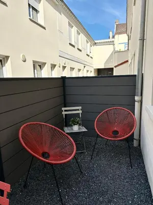 Balcon ou terrasse dans l'établissement Le Sacré - CENTRE - Cour privative - PARKING