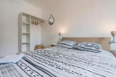 Un ou plusieurs lits dans un hébergement de l'établissement Le Majorelle - 2 chambres - Centre Gare