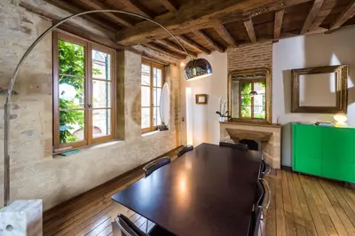 Coin salon dans l'établissement Suite Mana OHANA - Luxe et Authenticité à 2 pas de la Place Ducale avec Parking privé