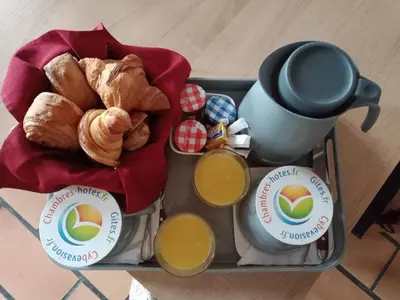 Options de petit-déjeuner proposées aux clients de l'établissement La Briarde triple PDJ