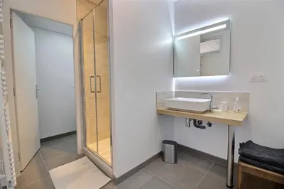 Salle de bains dans l'établissement Le Temps retrouvé