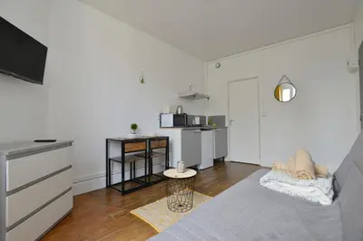 Cuisine ou kitchenette dans l'établissement Home Group