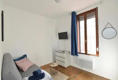 Télévision ou salle de divertissement dans l'établissement Home Group