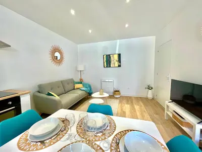 Télévision ou salle de divertissement dans l'établissement *ARENA* - duplex lumineux