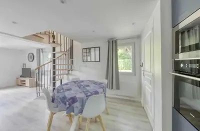 Cuisine ou kitchenette dans l'établissement Maison avec jardin clos et privatif proche de Disneyland et parc des félins