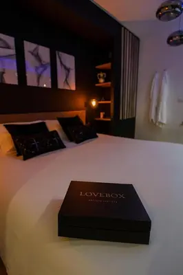 Un ou plusieurs lits dans un hébergement de l'établissement CK Suite & Spa - Jacuzzi Privatif - Reims