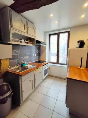 Cuisine ou kitchenette dans l'établissement Maison 3 étoiles Mouzon Centre Voie Verte 50m Parking 2 Salles Bain