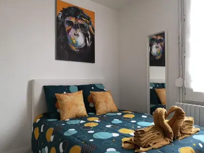 Un ou plusieurs lits dans un hébergement de l'établissement STUDIO COSY- CHALEUREUX- QUARTIER CALME- Wifi