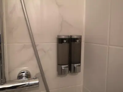 Salle de bains dans l'établissement STUDIO COSY- CHALEUREUX- QUARTIER CALME- Wifi