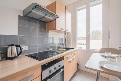 Cuisine ou kitchenette dans l'établissement Joli studio
