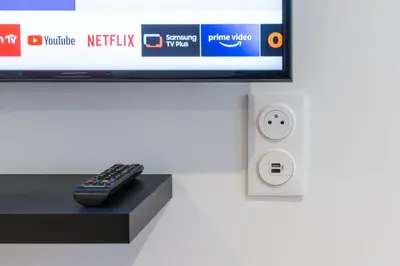 Télévision ou salle de divertissement dans l'établissement Désirée Logement Cosy et Charmant 1 er étage