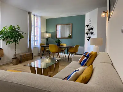 Coin salon dans l'établissement Appartement moderne en plein centre D'Epernay