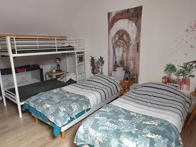Un ou plusieurs lits dans un hébergement de l'établissement Gîtelabaronnaise avec piscine chauffée prés parc Asterix
