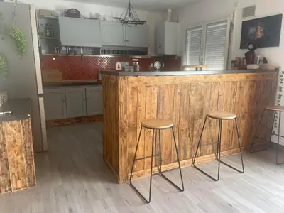 Cuisine ou kitchenette dans l'établissement Le Ranch - chambres d'hôtes - proche centre ville