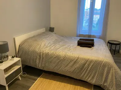 Un ou plusieurs lits dans un hébergement de l'établissement Superbe F2 proche centre ville