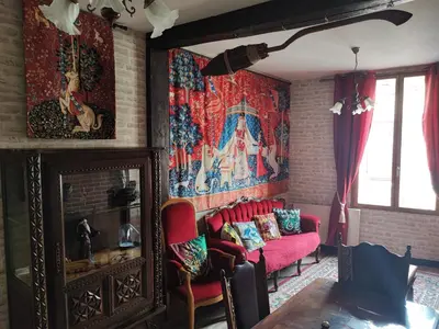 Coin salon dans l'établissement Le Dortoir d'Harry Potter