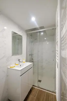 Salle de bains dans l'établissement Villa Forestière Studio l'Olivier