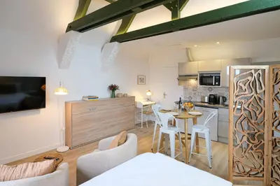 Cuisine ou kitchenette dans l'établissement Villa Forestière Studio l'Olivier