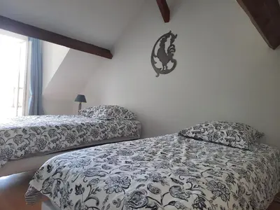 Un ou plusieurs lits dans un hébergement de l'établissement La Muchette, maison au calme 3 chambres 2 salles d'eau