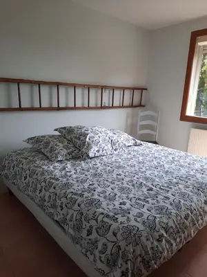 Un ou plusieurs lits dans un hébergement de l'établissement La Muchette, maison au calme 3 chambres 2 salles d'eau