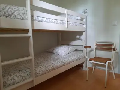 Un ou plusieurs lits dans un hébergement de l'établissement La Muchette, maison au calme 3 chambres 2 salles d'eau