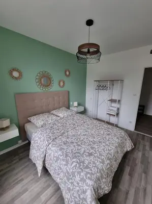 Un ou plusieurs lits dans un hébergement de l'établissement Appartement Jungle- hypercentre -Charleville