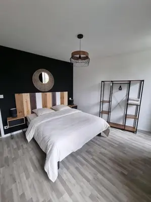 Un ou plusieurs lits dans un hébergement de l'établissement Appartement Jungle- hypercentre -Charleville
